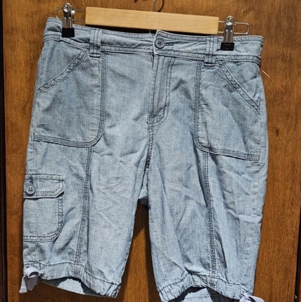 St. John's Bay Blue Chambray Bermuda Cargo Shorts Women's 6 Pre-owned